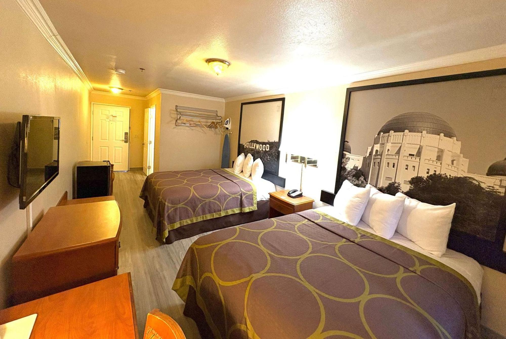 Super 8 By Wyndham Hollywood/La Area — Fotos 2