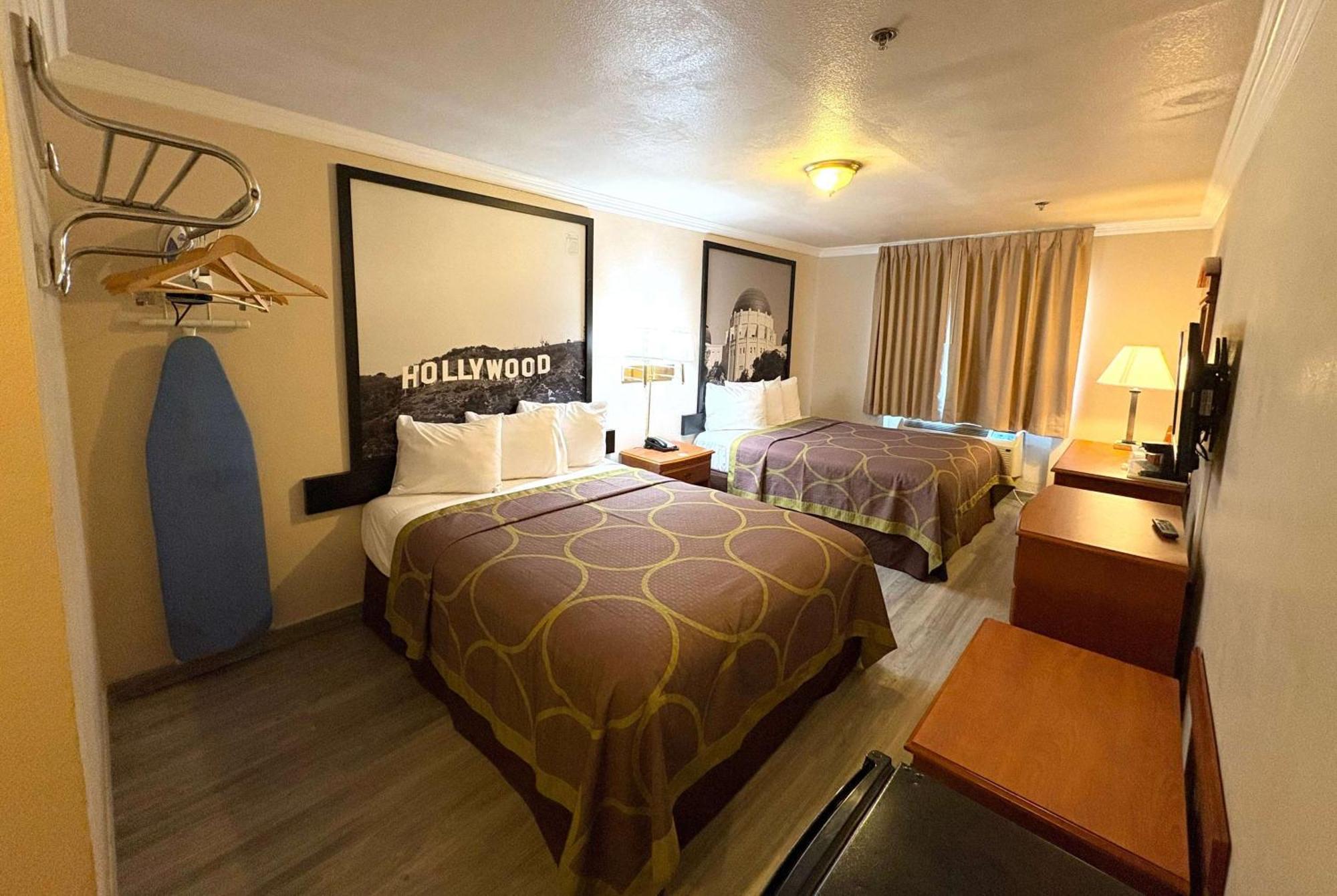 Super 8 By Wyndham Hollywood/La Area — Fotos 1